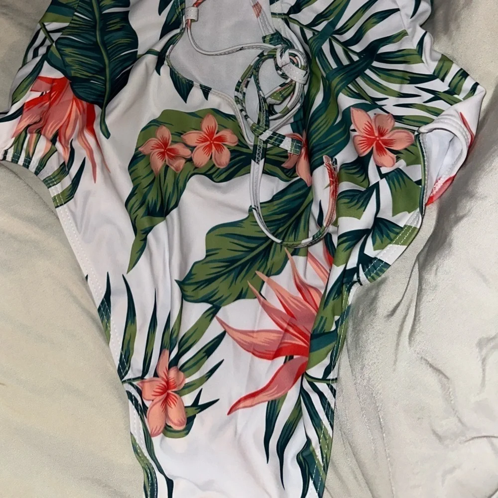 N/A women’s white
